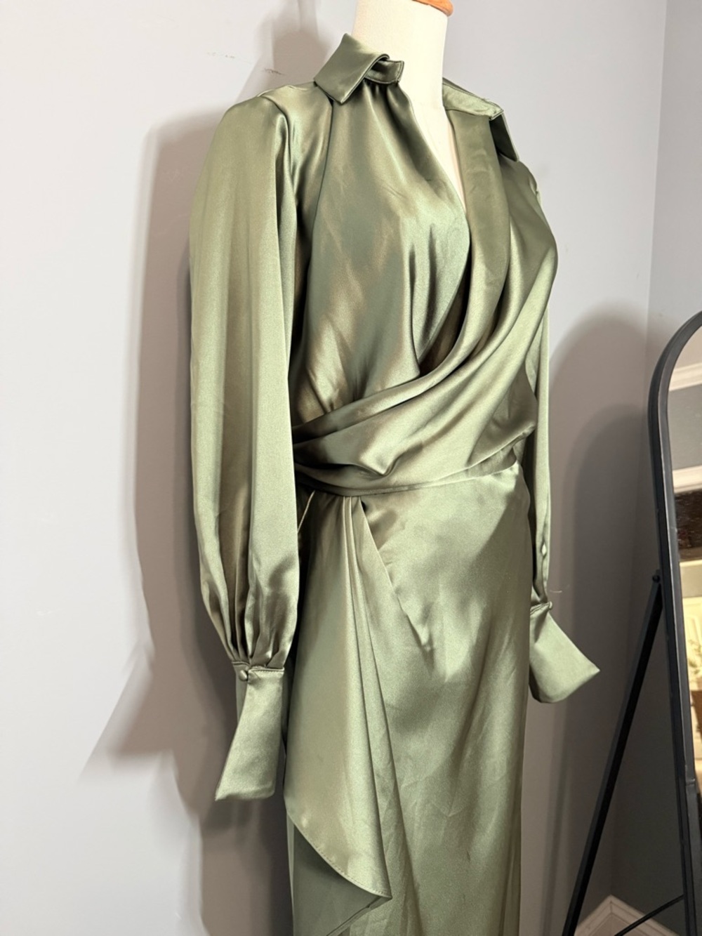 Xscape Olive Green Satin Spread Collar Long Sleeve Gown - NWT - Size 4 - Picture 9 of 14